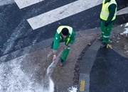 چرا نمک یخ را آب می کند؟ راز علمی فرونشینی نقطه انجماد