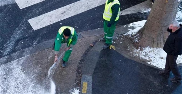 چرا نمک یخ را آب می کند؟ راز علمی فرونشینی نقطه انجماد