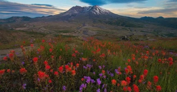 کوه سنت هلن: فوران، جغرافیا و بازسازی آن