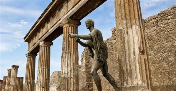 آپولو: ایزد خورشید، موسیقی و پیشگویی در اساطیر یونان