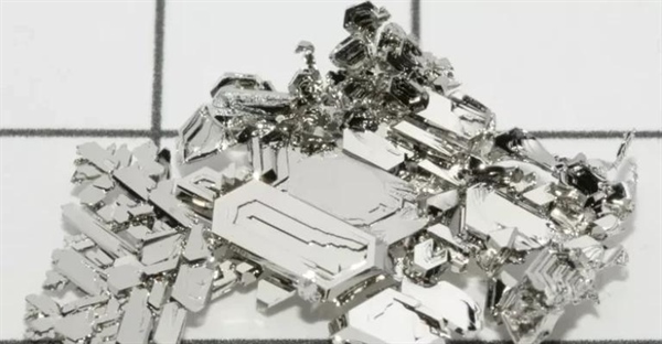 فلزات نجیب: لیست کامل، خواص و کاربردهای آن‌ها