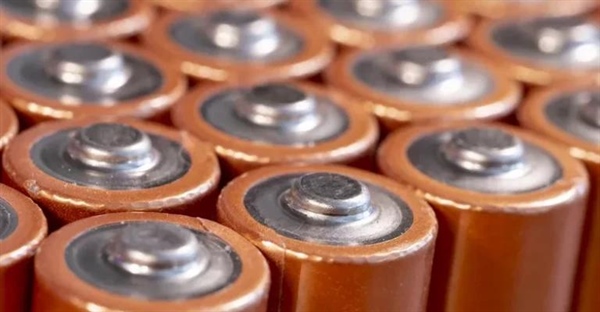 فلزات قلیایی: خواص، واکنش‌پذیری و جایگاه در جدول تناوبی