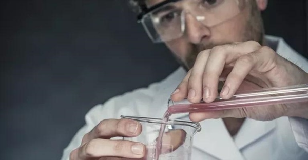 دکانتاسیون در شیمی: تعریف، اصول و کاربردها (Decantation)