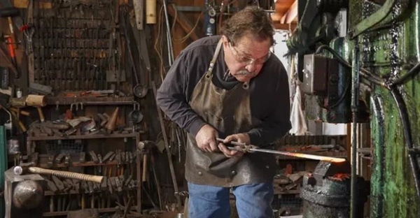 چکش خواری فلزات چیست؟ راهنمای جامع شکل دهی فلزات بدون شکستن