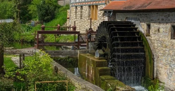 تاریخچه چرخ آبی: از آبیاری باستان تا توربین‌های مدرن