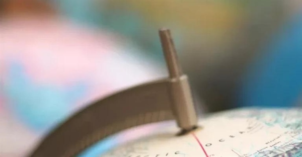 طول و عرض جغرافیایی چیست؟ راهنمای جامع تعیین موقعیت روی نقشه