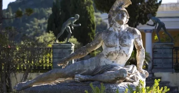 پاشنه آشیل چیست؟ تعریف، اسطوره و کاربرد امروزی