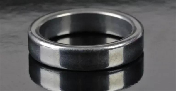 پلاتین: 10 حقیقت شگفت‌انگیز که باید درباره این فلز گران‌بها بدانید!