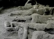 کوه وزوو: آتشفشانی که تاریخ را زیر خاکستر برد