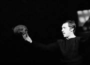 تحلیل شخصیت هملت: شاهزاده‌ای در بند اندوه و تردید