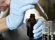 اسید قوی چیست؟ تعریف، مثال‌ها و عوامل تعیین‌کننده قدرت اسیدی