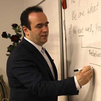 هر کسی سه نوع زندگی دارد: زندگی عمومی، شخصی و مخفی