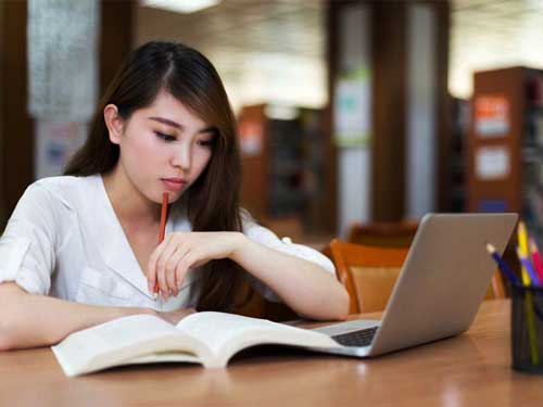 آموزش انگلیسی در حال مطالعه