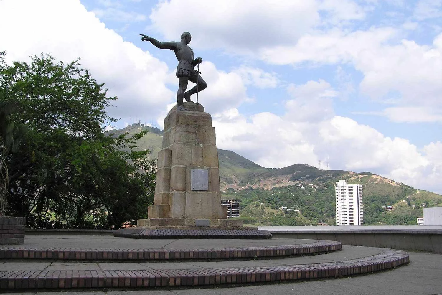 مجسمه سباستین د بلالکازار در شهر سانتیاگو د کالی کلمبیا