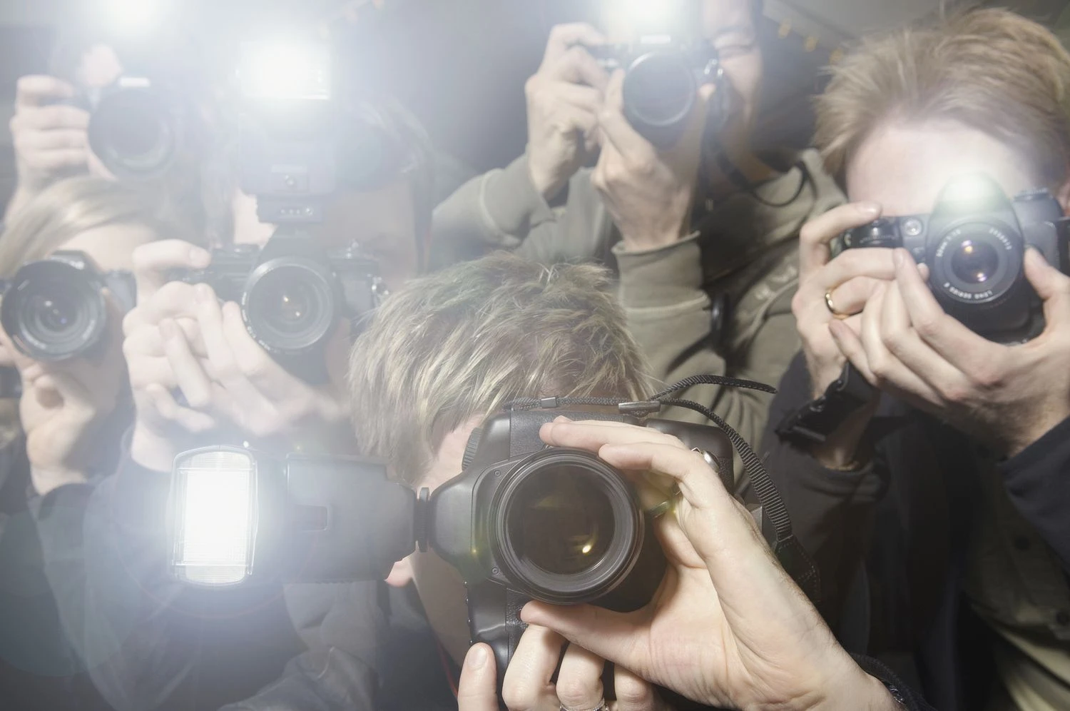 عکاسانی که عکس می گیرند.