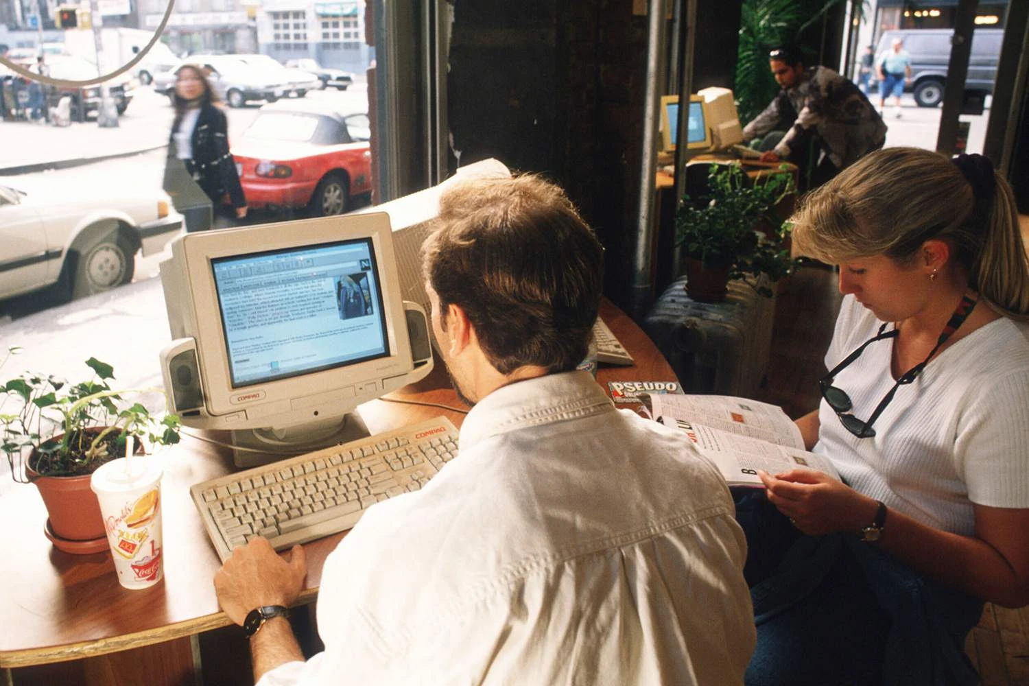 اینترنت در دهه 90 میلادی به صحنه آمد و زندگی را برای همیشه تغییر داد.