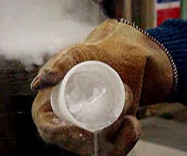 تصویری از نیتروژن جامد، مایع و گازی