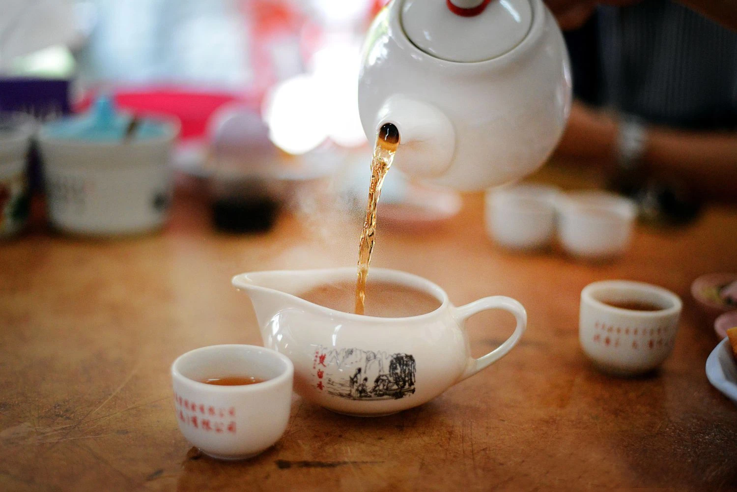 ریختن چای چینی