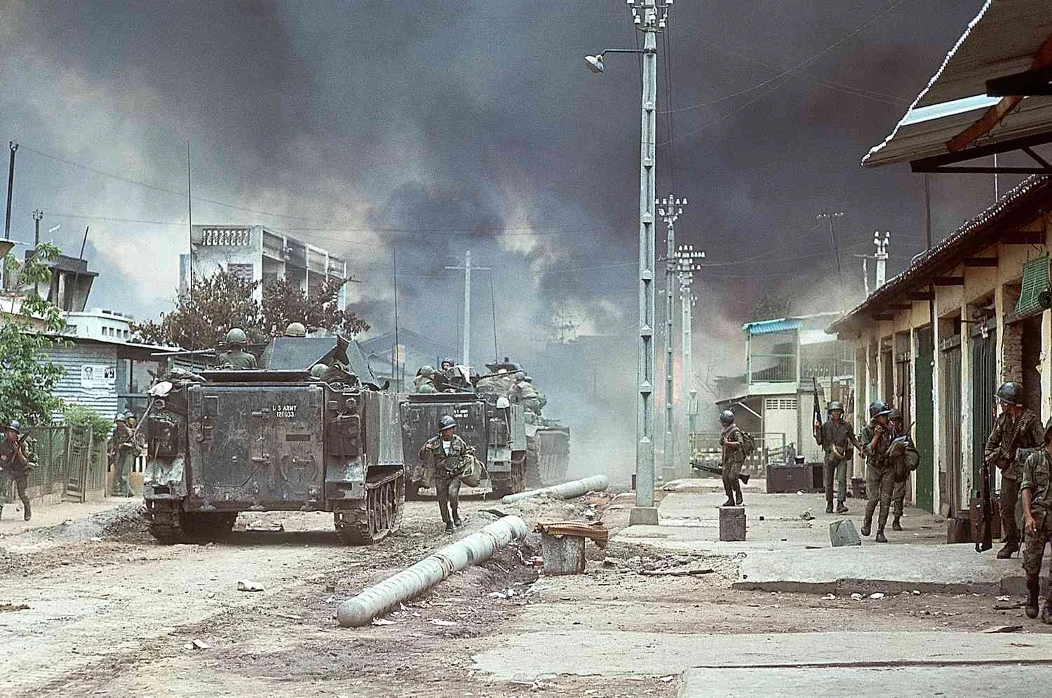 نیروهایی که در طول حمله تت در جنگ ویتنام می جنگند.