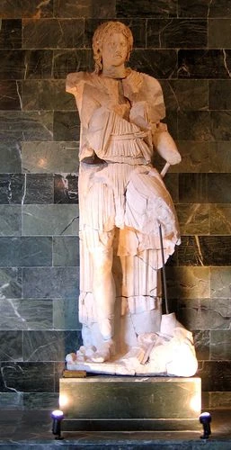 مجسمه اسکندر مقدونی در موزه باستان‌شناسی آنتالیا