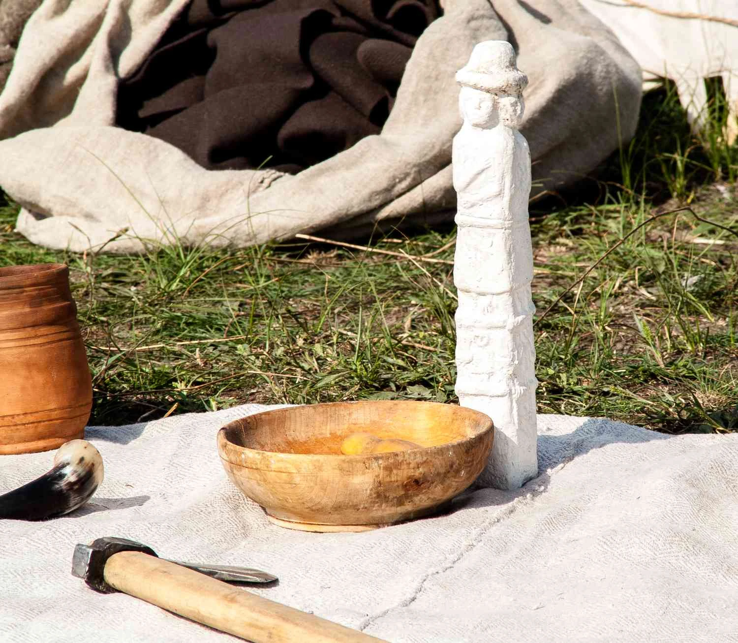 خدای اسلاوی که از چوب کنده کاری شده است.