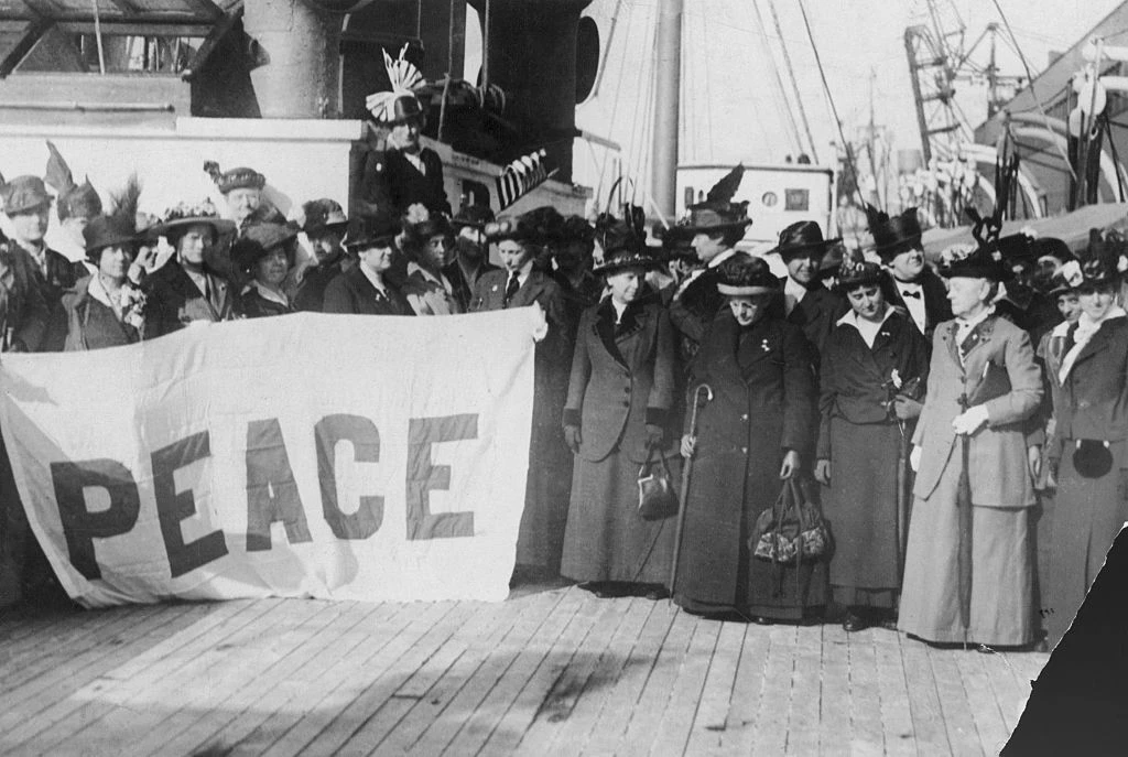 تجمع اعتراضی زنان در دهه 1930