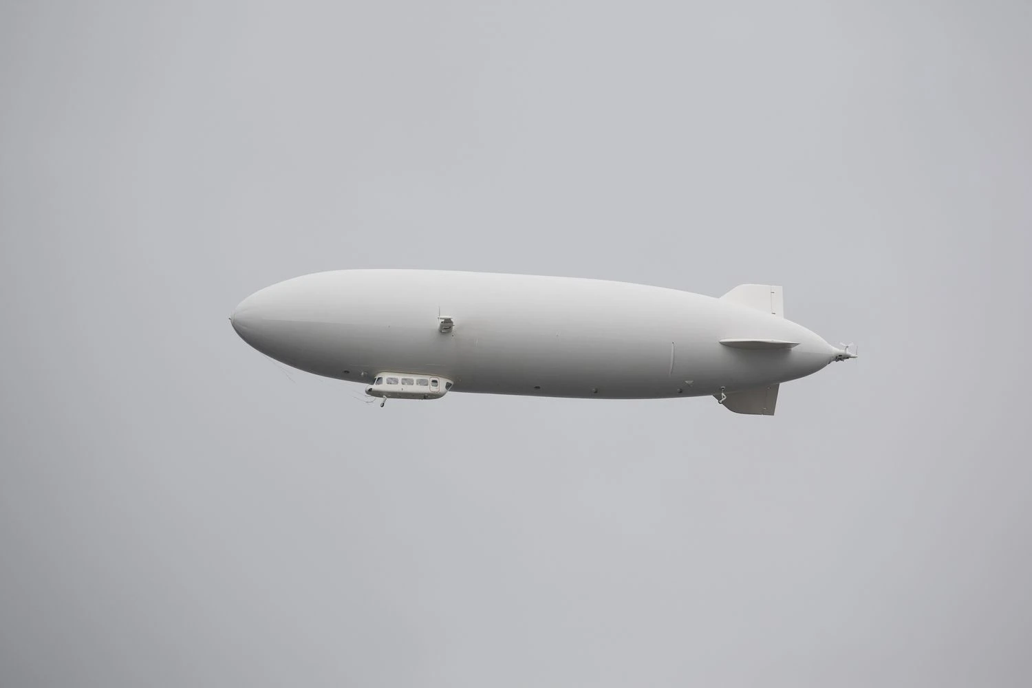 زپلین مشهورترین نوع کشتی هوایی صلب است.