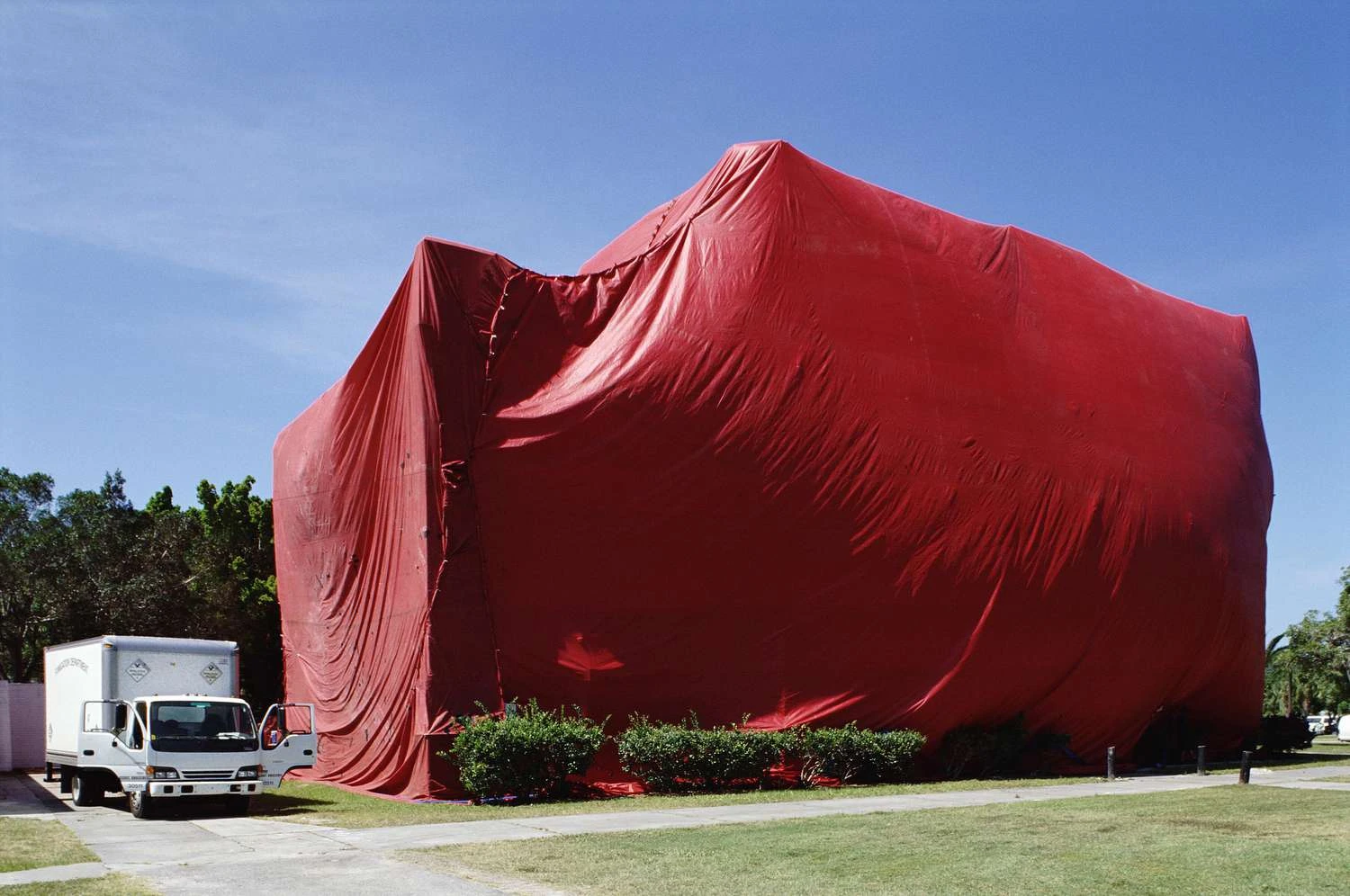 سولفوریل فلوراید برای ضدعفونی و از بین بردن موریانه‌ها استفاده می‌شود.