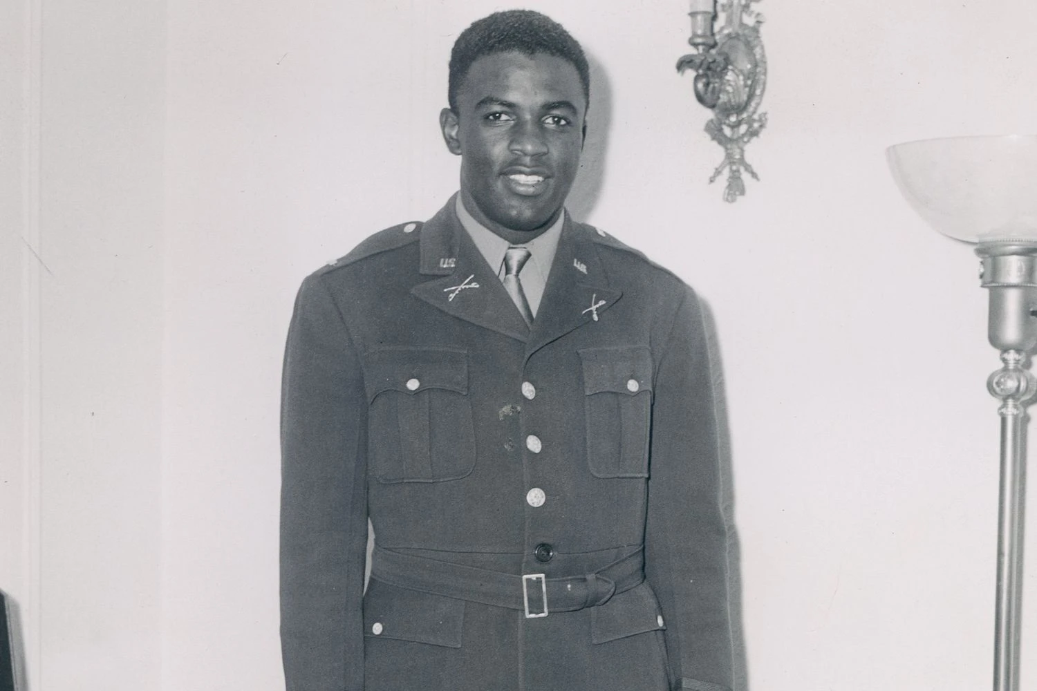 جکی رابینسون با لباس ارتش ایالات متحده