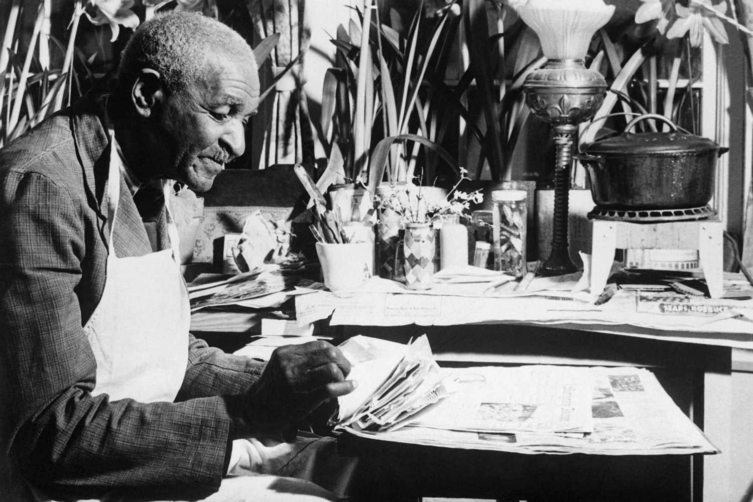 عکس سیاه و سفید از جرج واشنگتن کارور.