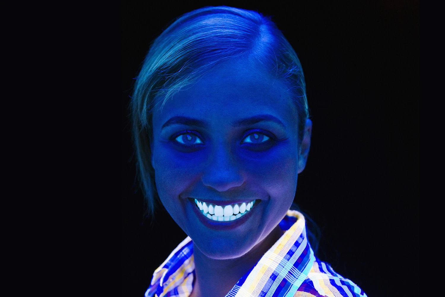 سفیدکننده های دندان و نور سیاه