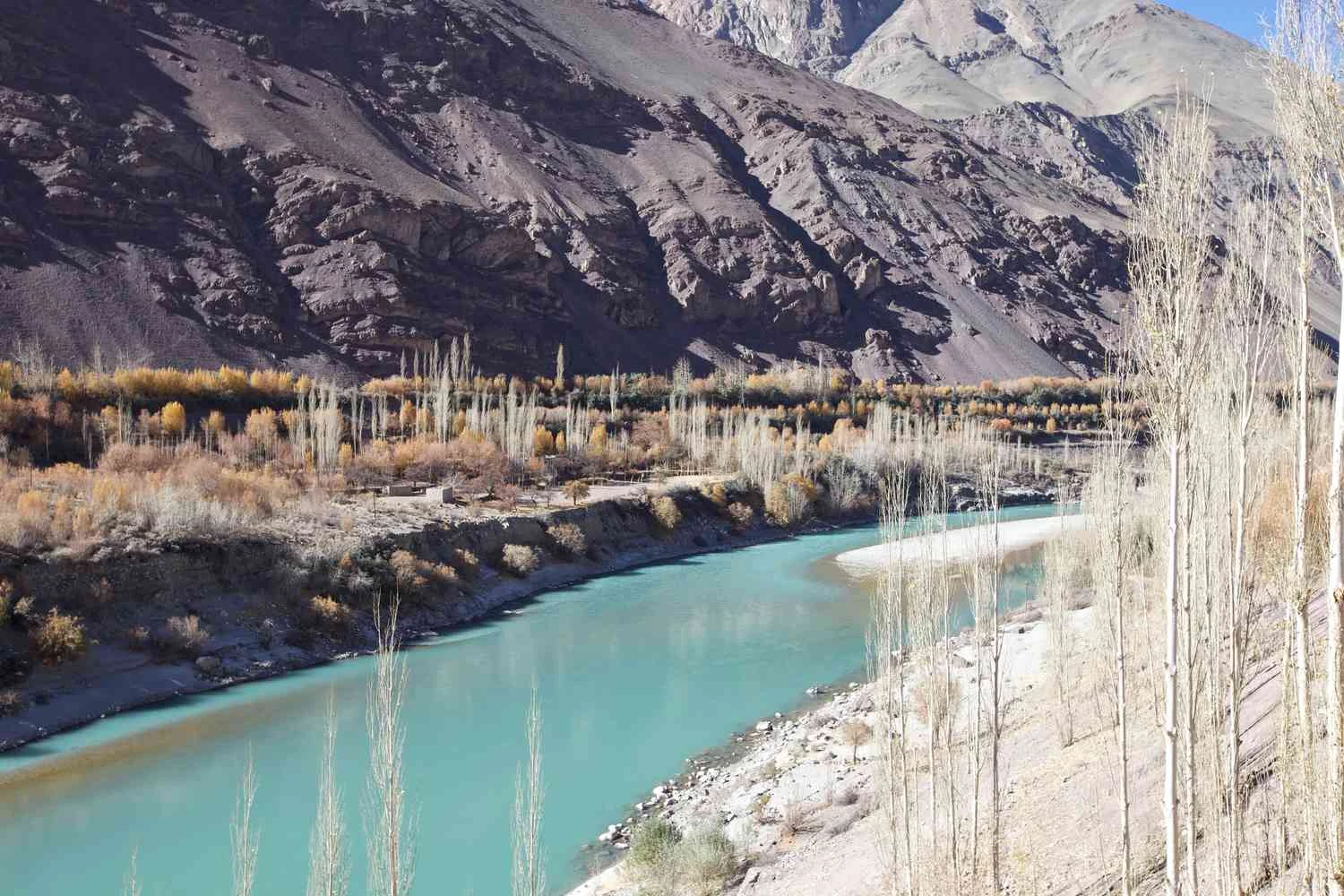 رودخانه سندو که در لاداخ هندوستان رود سند نیز نامیده می شود