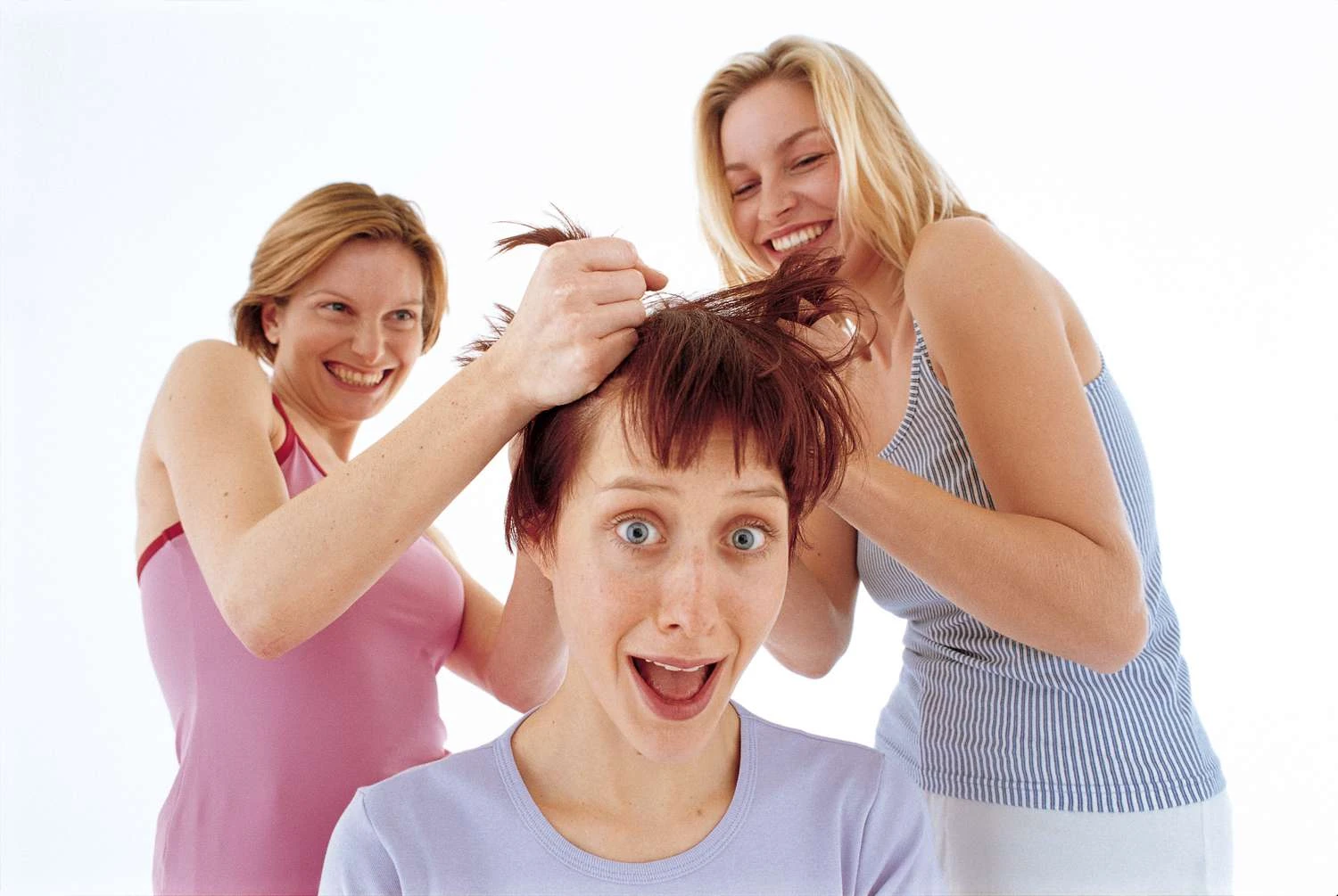 حنا یک رنگ موی قرمز رایج برای رنگ کردن مو در خانه است.