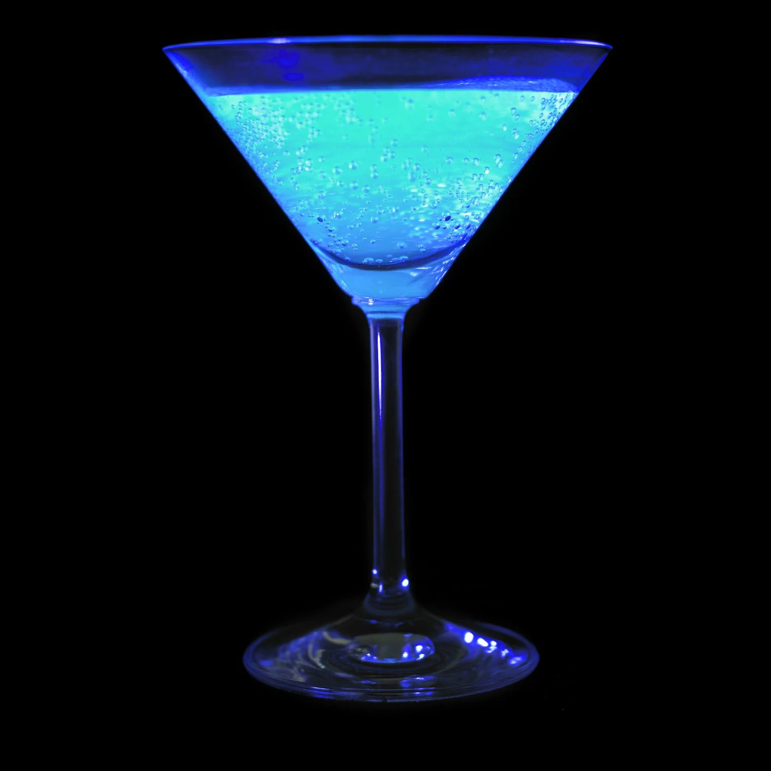 آب تونیک زیر نور سیاه