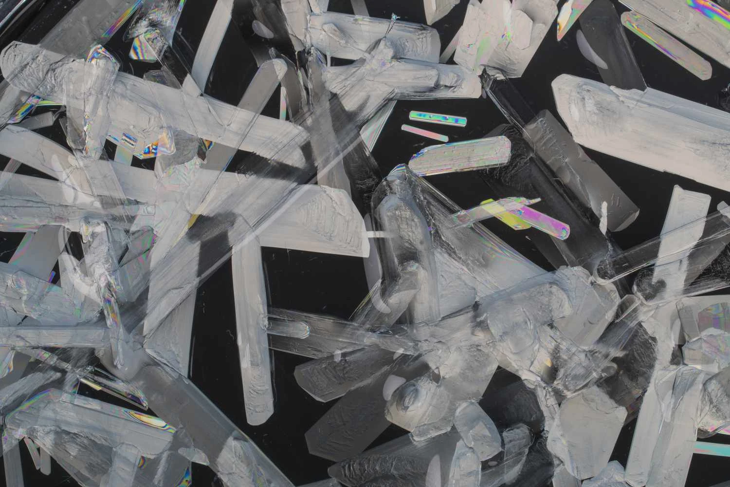 تصویری از کریستال‌های سولفات منیزیم