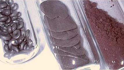 سلنیوم در اشکال مختلفی وجود دارد، اما پایدارترین شکل آن یک نیمه‌فلز نیمه‌رسانای خاکستری متراکم است.