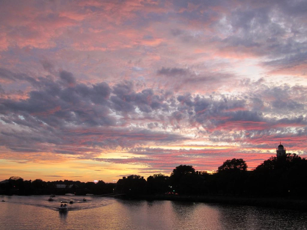 ابرها بر فراز کمبریج، ماساچوست