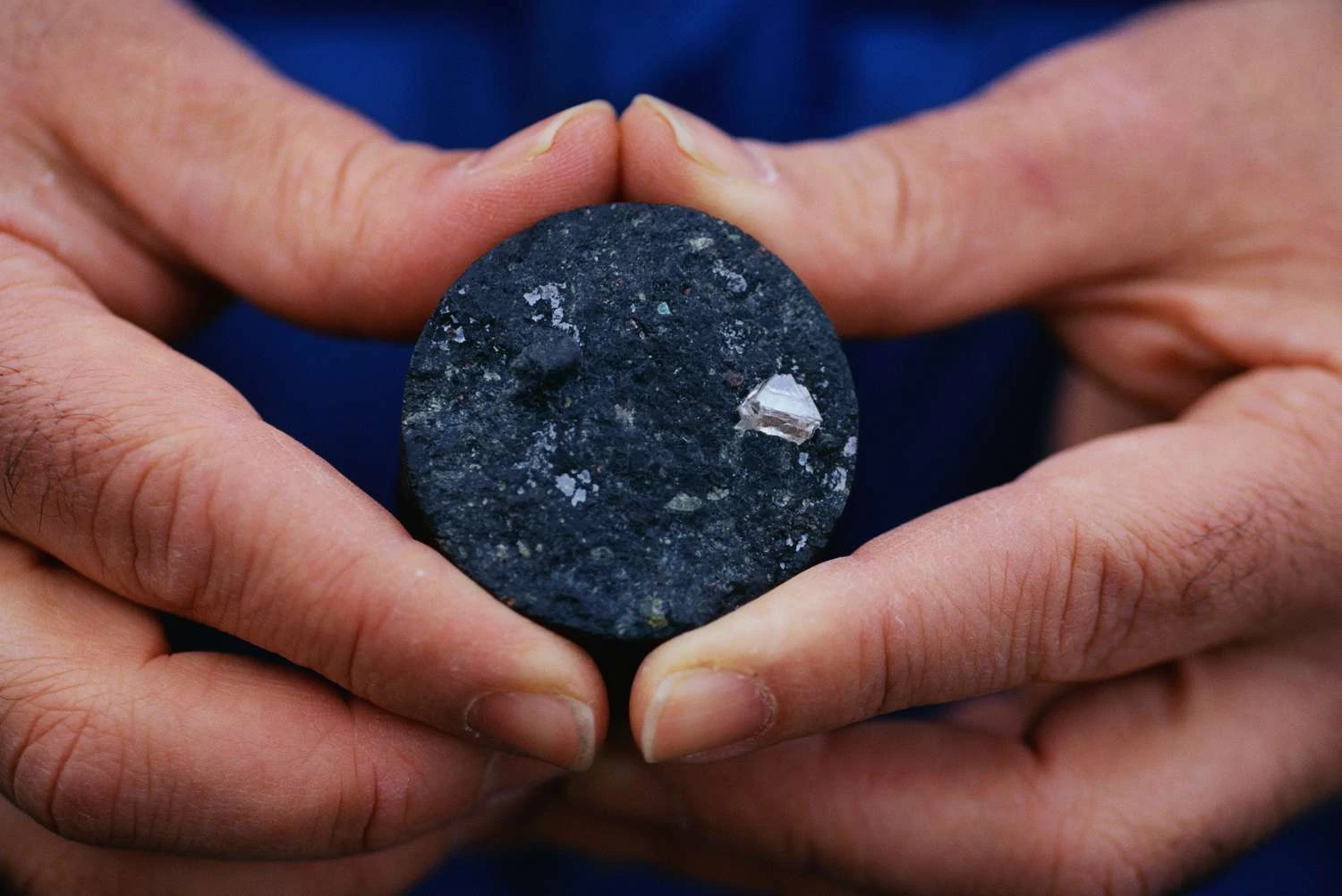 الماس ۱.۷۵ قیراطی در دست