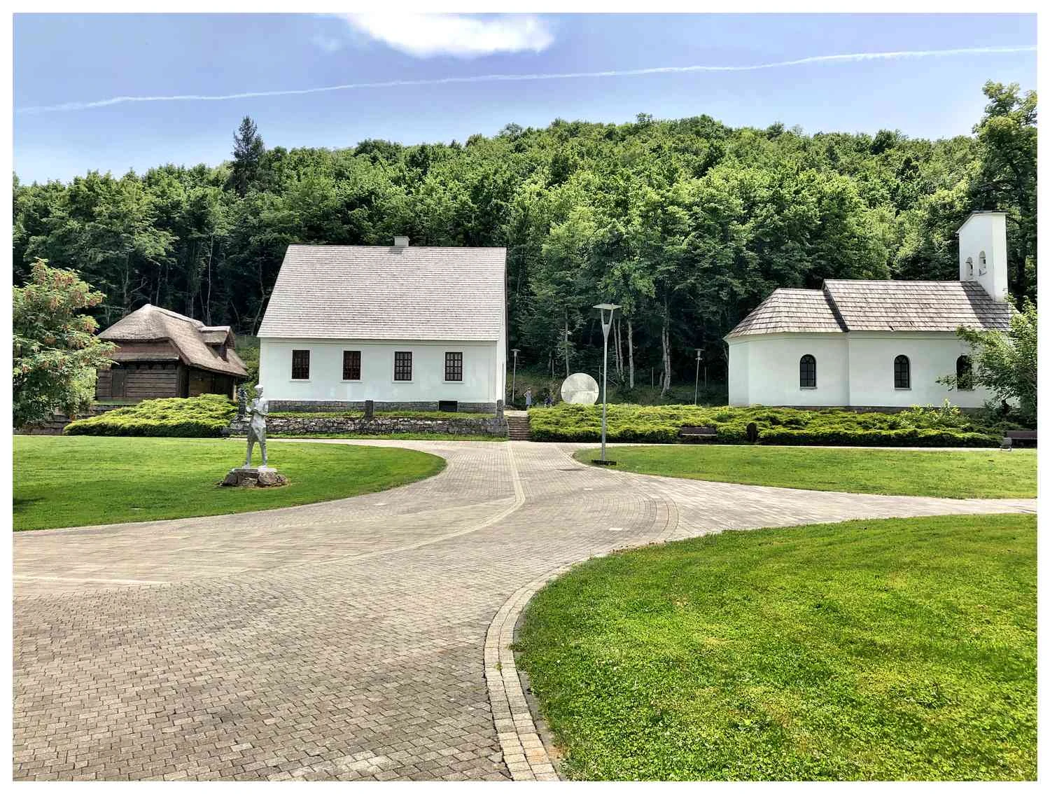 مرکز یادبود نیکولا تسلا در سمیلیان، کرواسی