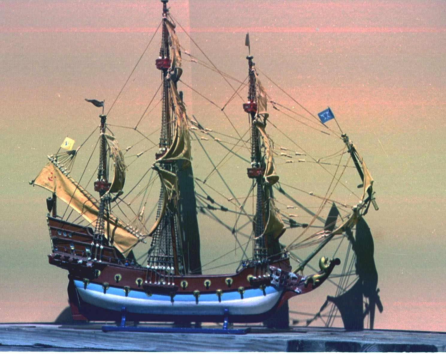 مدل کشتی ملکه آن (Queen Anne's Revenge) کشتی پرچمدار بلک بیرد در نمایشگاه تحقیقاتی دریایی.