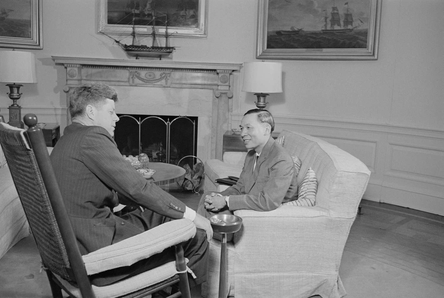 جان اف کندی با گوین دینه توآ